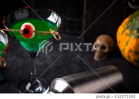 Eerie green halloween cocktail with eyeball 132275301
