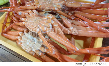 日本海で撮れたカニ 新鮮でこれから調理 日本海で撮れたカニ 新鮮でこれから調理 132276562