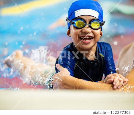 スイミング教室に通う5歳の男の子 132277305