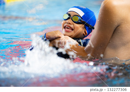 スイミング教室に通う5歳の男の子 スイミング教室に通う5歳の男の子 132277306