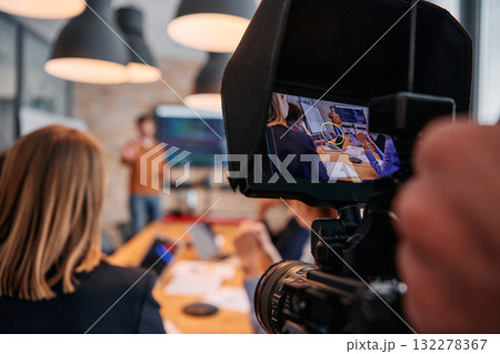 Capturing Corporate Dynamics: Videographer Films Business Meeting in Modern Office. 132278367