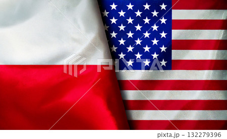 アメリカの国旗とポーランドの国旗 132279396