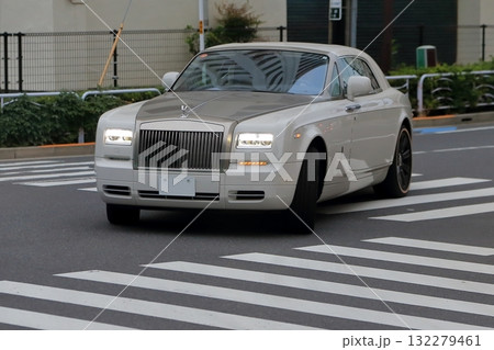 イギリス製の高級セダン 132279461