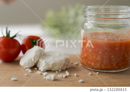 瓶に入ったトマト麹 132280815