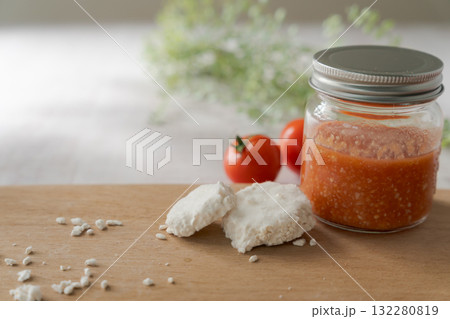 瓶に入ったトマト麹 132280819