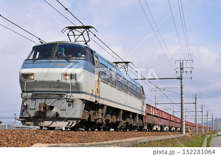 東海道本線を赤ホキ牽引のEF66-111号機 東海道本線を赤ホキ牽引のEF66-111号機 132281064