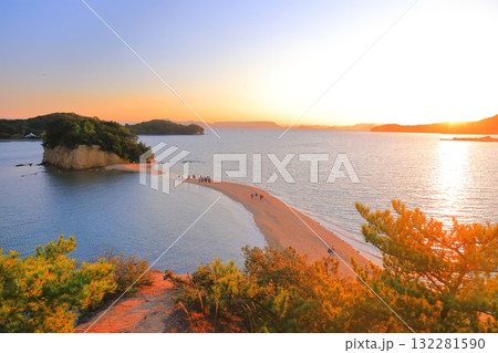 【香川県】黄昏のエンジェルロード（小豆島） 132281590