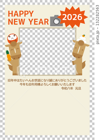 兩匹可愛的微笑馬帶著幸運符和一個相框馬年新年賀卡模板材料 132282563