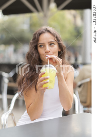 Young woman drinking tea in cafe 132282637