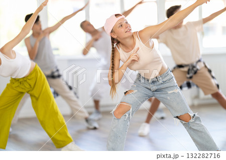 Teenage girl dancing hip hop in group Teenage girl dancing hip hop in group 132282716