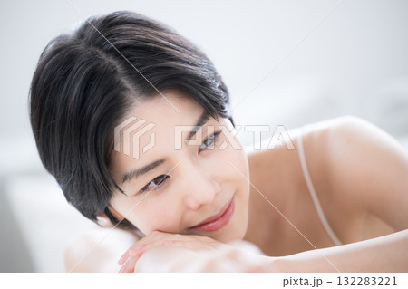 若い女性の美容やビューティー、エステイメージ 若い女性の美容やビューティー、エステイメージ 132283221