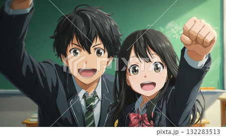 教室の黒板の前でガッツポーズをする生徒 教室の黒板の前でガッツポーズをする生徒 132283513