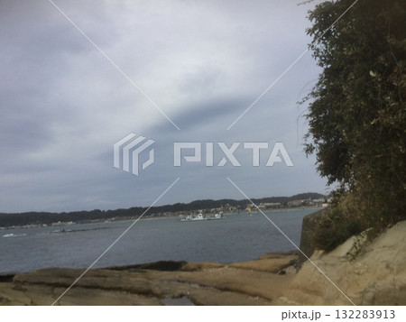 鎌倉＆江ノ島散策　2023年版　海に流れ込む雲 132283913