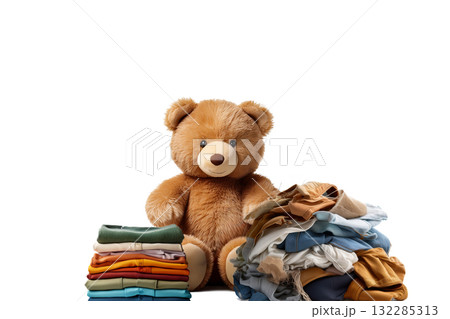服の断捨離をするテディベア 服の断捨離をするテディベア 132285313