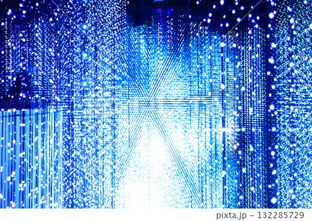 青色の光 132285729