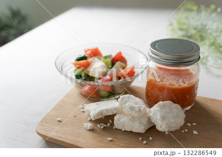 トマトサラダとトマト麹 132286549
