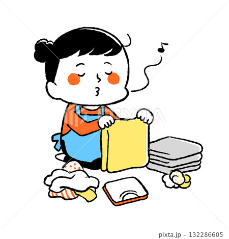 洗濯物を畳みながら鼻歌を歌っている主婦 洗濯物を畳みながら鼻歌を歌っている主婦 132286605