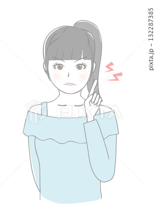 注意する女の子 132287385