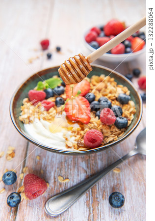 Healthy breakfast bowl with granola, yogurt and fresh berries Healthy breakfast bowl with granola, yogurt and fresh berries 132288064