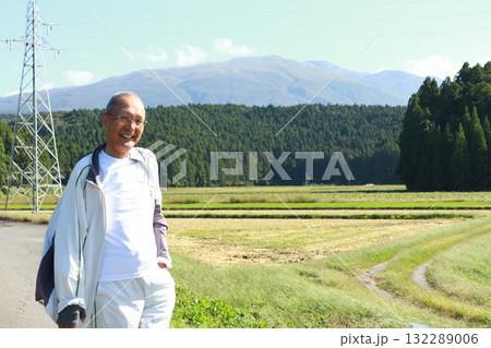 旅行 シニア男性 旅行 シニア男性 132289006