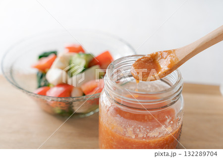 トマトサラダとトマト麹 132289704