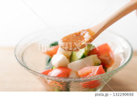 トマトサラダとトマト麹 132290698