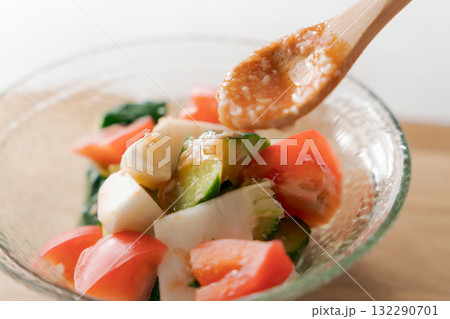 トマトサラダとトマト麹 トマトサラダとトマト麹 132290701