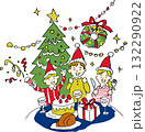 子どもたちの楽しいクリスマスパーティーのイラスト 132290922