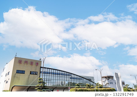 山形県酒田市　晴天の庄内空港ターミナルビル 132291749