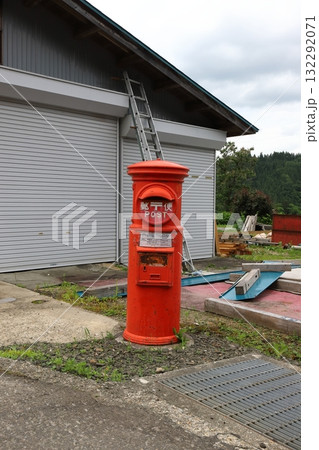 秋田　北秋田　丸ポストのある風景（比立内駅近く） 132292071