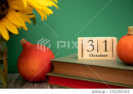 Autumn background with pumpkins. Wooden calendar showing October 31.Halloween concept. 132292161