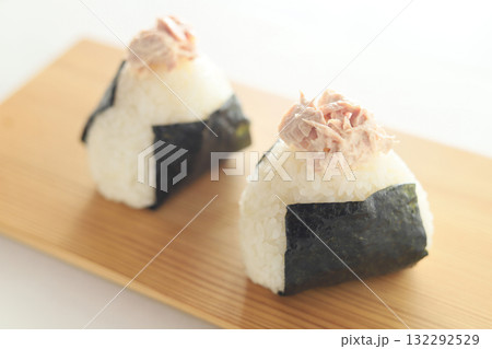 ツナマヨおにぎり ツナマヨおにぎり 132292529