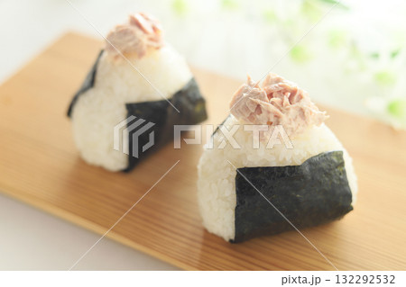 ツナマヨおにぎり ツナマヨおにぎり 132292532