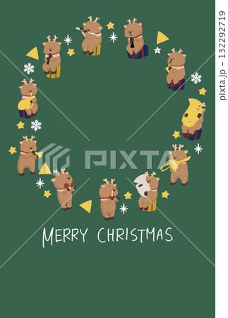 メリークリスマスの文字入り・楽器を吹くトナカイたちがリース型に並んだかわいいクリスマスカード メリークリスマスの文字入り・楽器を吹くトナカイたちがリース型に並んだかわいいクリスマスカード 132292719
