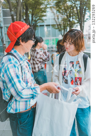 supporting my fave supporting my fave 132293269