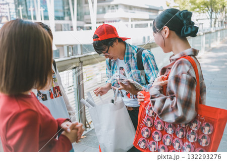 supporting my fave 132293276