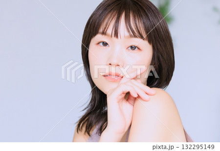 若い女性のビューティイメージ 132295149