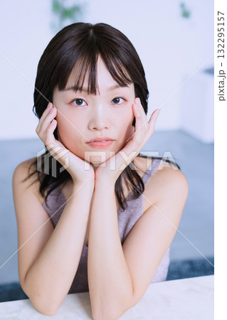 若い女性のビューティイメージ 132295157