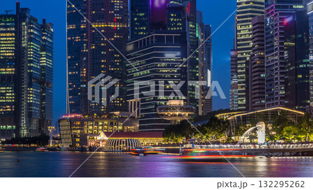 Stunning twilight view of Singapore city cityscape skyscrapers day to night timelapse Stunning twilight view of Singapore city cityscape skyscrapers day to night timelapse 132295262