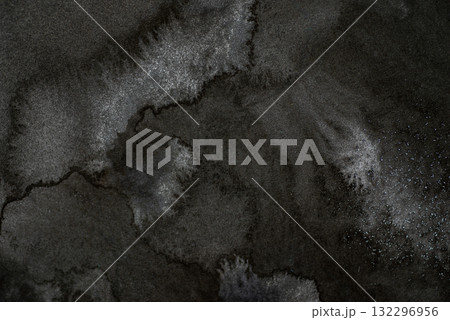 滲む黒いインク 132296956