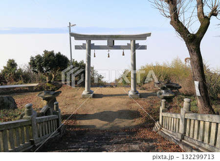 天空の鳥居、霧の朝（高屋神社本宮） 132299713