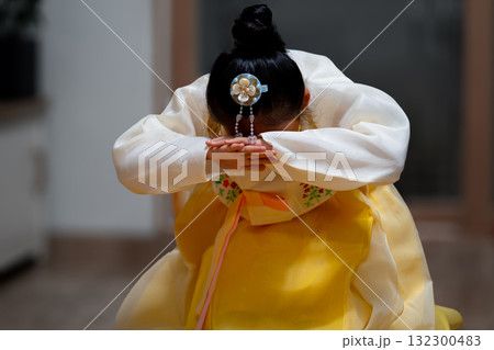 Little girl bow down in korea traditional clothes. 132300483