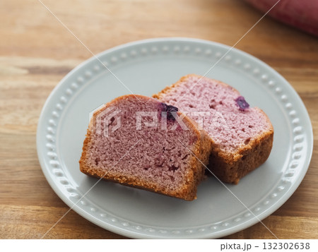 紫芋のパウンドケーキ 紫芋のパウンドケーキ 132302638