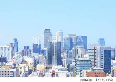 愛知県名古屋市、多くの高層ビルが立ち並ぶ名古屋市中心部の風景 132305498