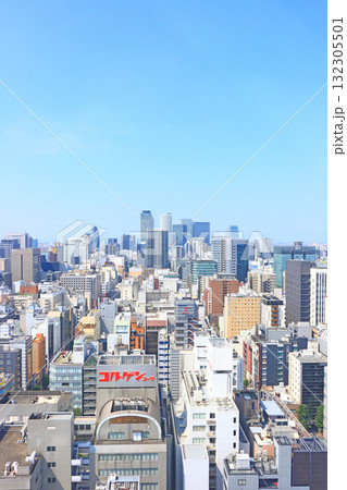 愛知県名古屋市、多くの高層ビルが立ち並ぶ名古屋市中心部の風景 愛知県名古屋市、多くの高層ビルが立ち並ぶ名古屋市中心部の風景 132305501