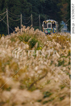 秋色の景色を行く平成筑豊鉄道400型「スーパーハッピー号」 秋色の景色を行く平成筑豊鉄道400型「スーパーハッピー号」 132306357