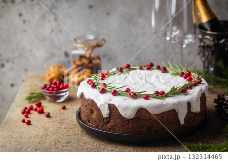Traditional Christmas cake 132314465