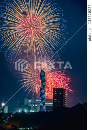水戸偕楽園花火大会の夜空を彩る大輪の花(赤) 水戸偕楽園花火大会の夜空を彩る大輪の花(赤) 132316226