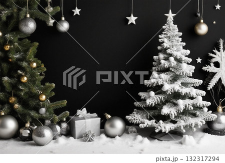 クリスマスツリーのオーナメントに飾られたクリスマスオーナメント 132317294