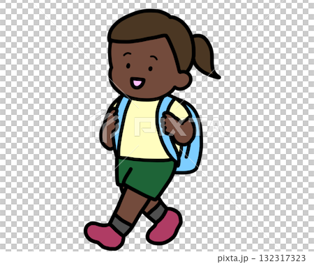 歩いて帰る黒人の女の子 132317323